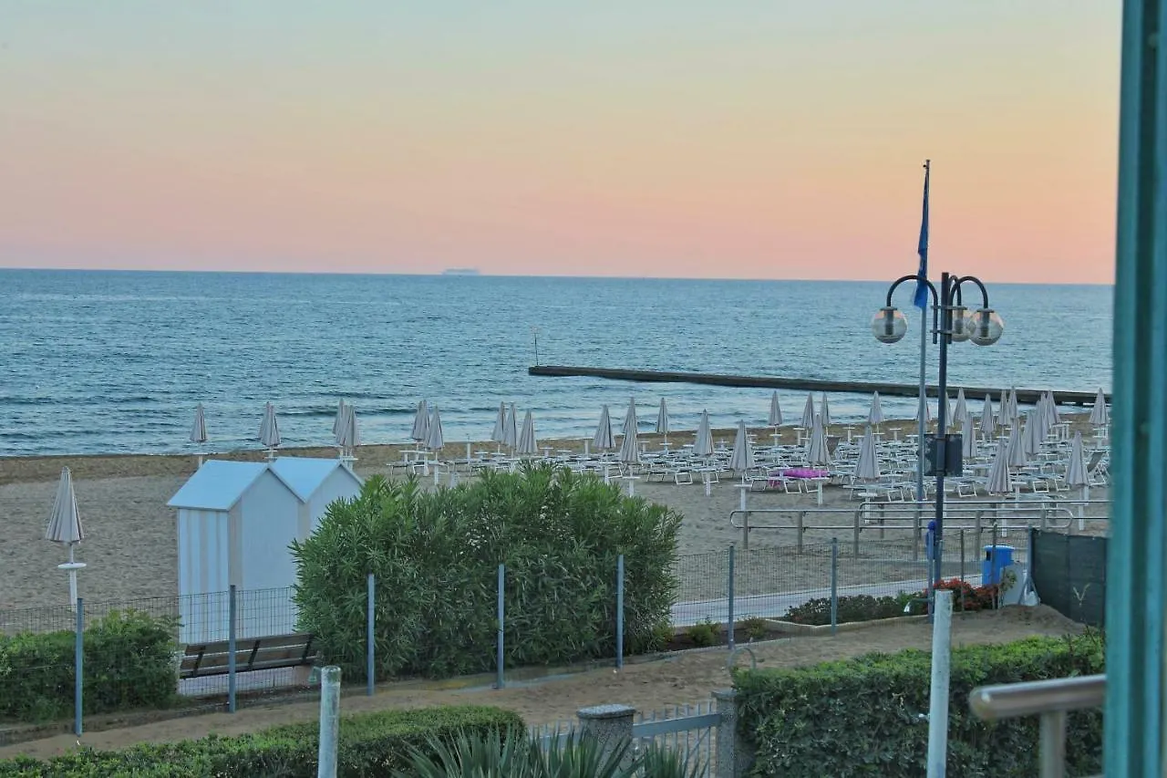 Casa vacanze Jesolo Sea Front Garden Apartment Italia